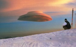 sixpenceee:  Lenticular “UFO” clouds generally