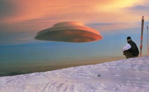 Porn sixpenceee:  Lenticular “UFO” clouds generally photos