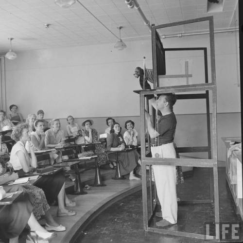 Class on puppetry(Ralph Crane. 1951)