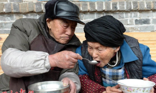 o0o0o0o0o0o0o0o0o0o0:  offbeatchina:  103-year-old man Wu Conghan and his 105-year-old wife Wu Songshi celebrated their 90th Valentine’s Day in a rural Sichuan village.   n_n 