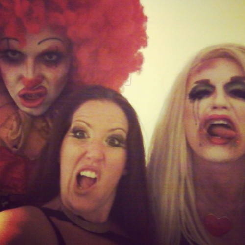 I&rsquo;m running away with #dragclowns and I&rsquo;m never coming back! #expat #fuckbrooklyn #surrs