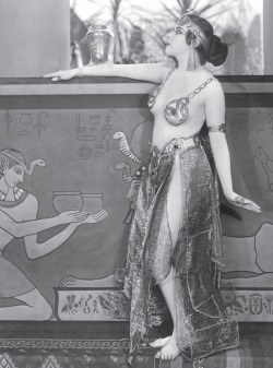 retrogasm:  Theda Bara in Cleopatra (1917)