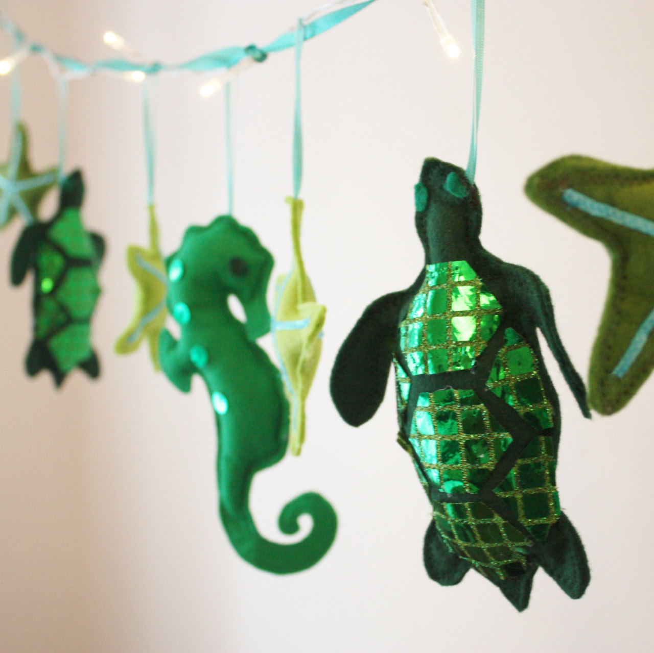 sosuperawesome:  Felt string lights by ButtonOwlBoutique on Etsy 