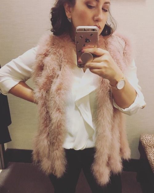 Having a blush moment with @lovechicos this Sunday evening.  . . . #fallfashion #fallstyle #fauxfur 