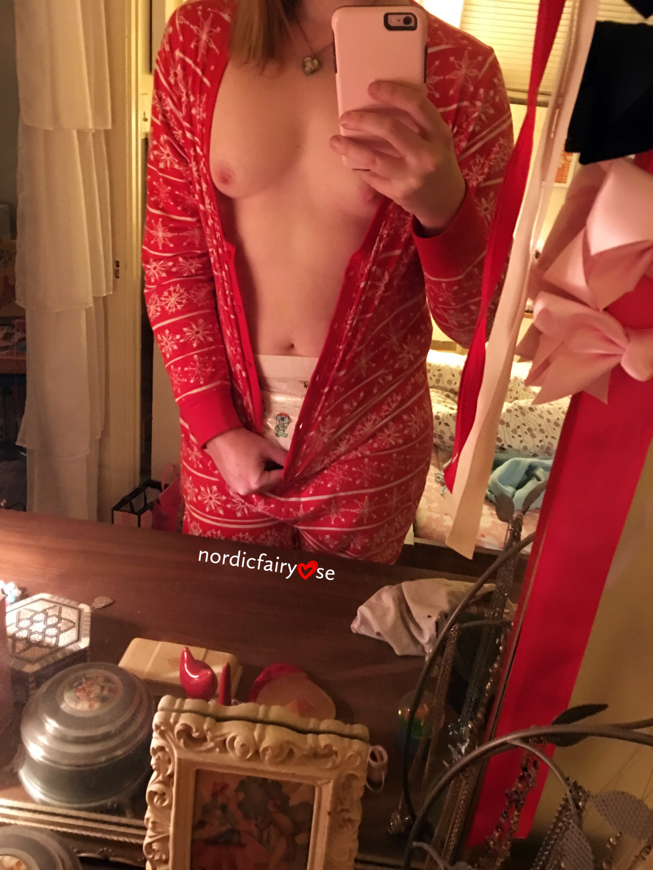 nordicfairy:  cozy night (ft. my birthday jammies)