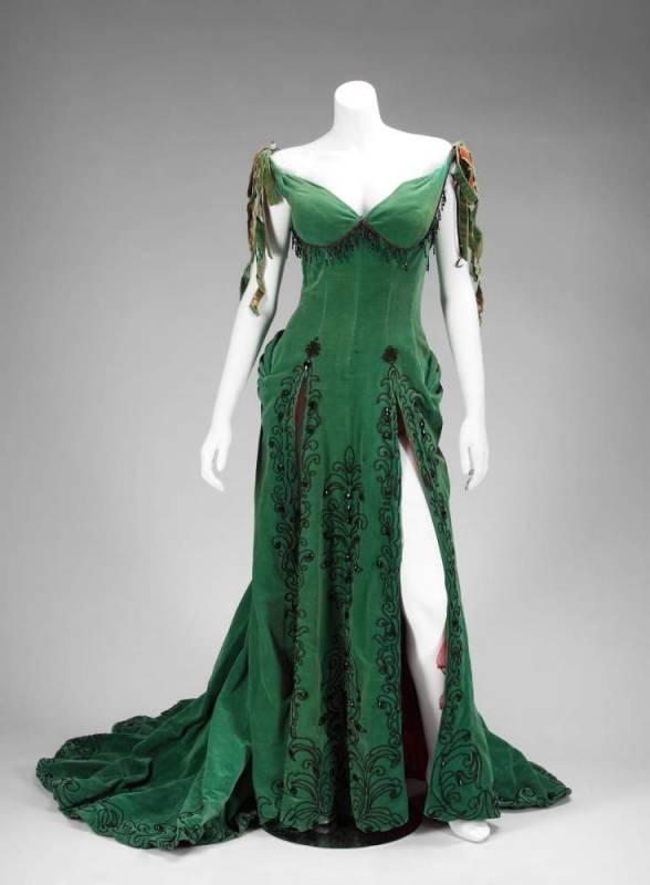 fripperiesandfobs:  Costume designed by Travilla for Marilyn Monroe in River of