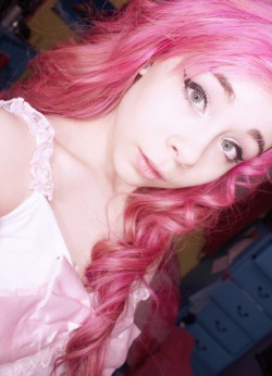 small-fawn:  Really missing my pink hair