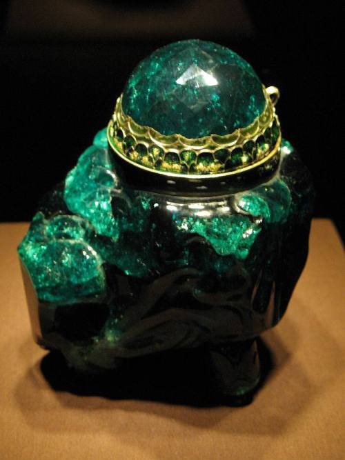 Emerald unguentariumI couldn&rsquo;t resist this word, redolent of the flavour of a bygone age, when
