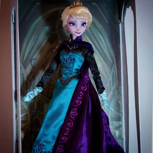 My OOAK Elsa in her box. She will get another background, I already designed it :)#disneyfrozen #q