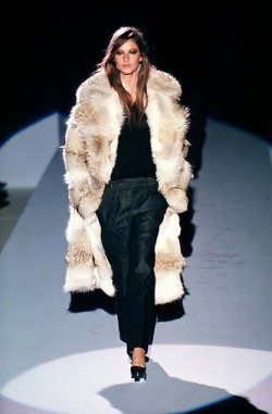 lelaid:  Gisele Bundchen at Gucci F/W 1998