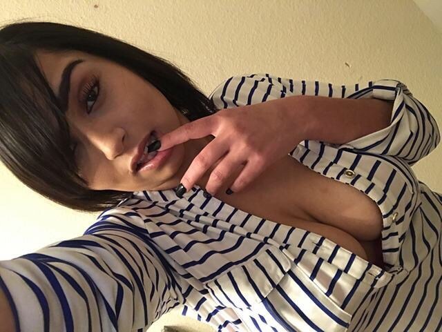 hornythots:  Busted ❤️