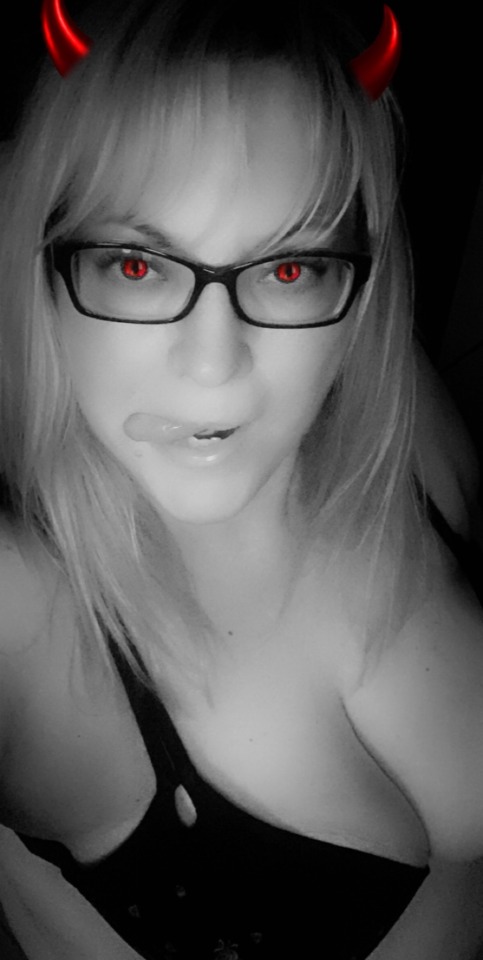 sunshine-sunflowers-smile:sunshine-sunflowers-smile:Damn it!!! Are my horns showing again?! 😈😈😏😏Tuesday ‘Horny’ Reblog&hellip;..