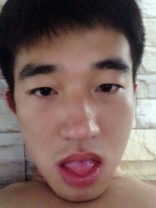 rebelziid:  Cute University Student [ Straight university student loves taking naked selfies  ]