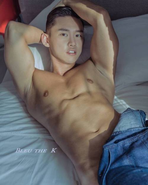 thai-chi-jock: fuckyeahfuckstory: sexy! NSFW: www.thai-chi-jock.tumblr.comSFW : www.th