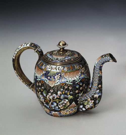 shewhoworshipscarlin:Teapot, early 1900s, Russia.