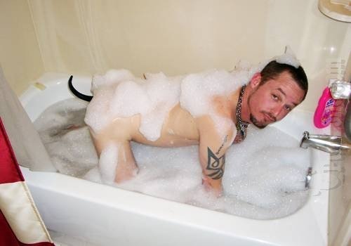 hruff:  uptopuppystuff:  pupsnugglesporn:  BATH TIME! Hod? *wag wag wag*  Yay :-)