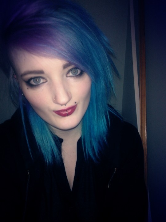 twisted-freakshow:  muchi blue hair :)    Love it.