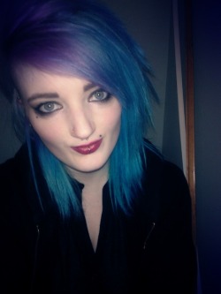 twisted-freakshow:  muchi blue hair :)  