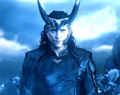 downey-junior: Your savior is here! Tom Hiddleston as Loki in THOR: RAGNAROK (2017)
