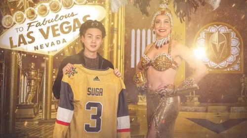 Yoongi from Vegas Golden Knights twt. The green screen#KimNamjoon #KimSeokjin #MinYoongi #JungHose