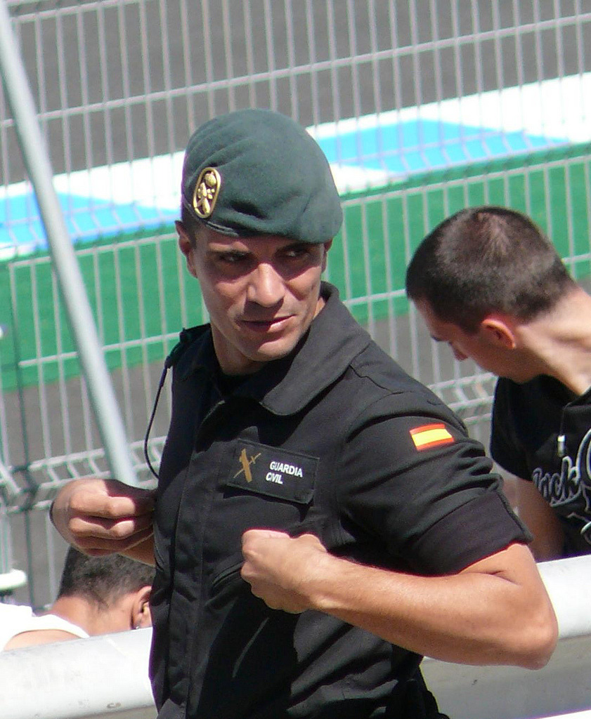 italianjocks:  Now see if the police looked like this everywhere I wouldn’t mind