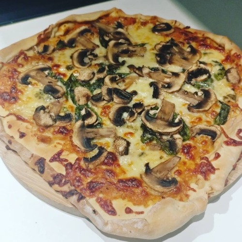 Pizza casera www.instagram.com/p/BtJ0d9BAYWN882yTK3bB7Tk5XqXcxAfBTHnFqk0/?utm_source=ig_tumb