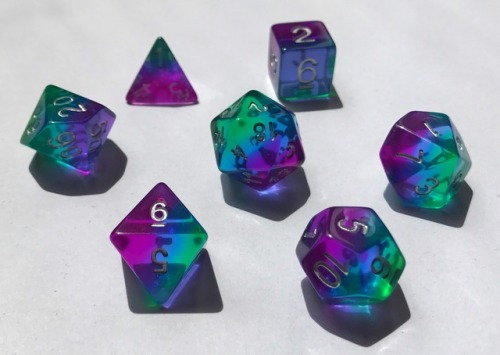 battlecrazed-axe-mage:Love this blue aurora set 💜💙💚They’re from a Chinese company called HDDice that’s really been putting out some interesting dice recently! To me they look like rainbow fluorite.