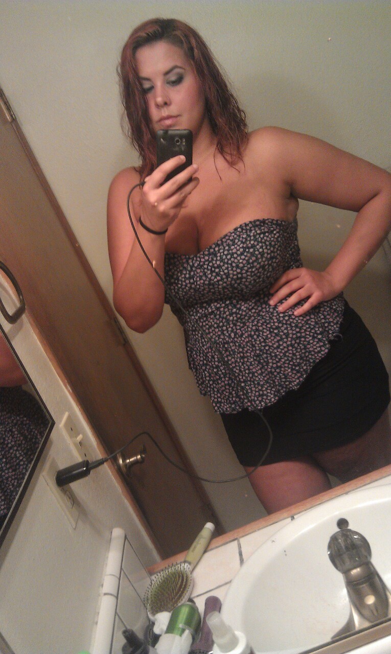 toxicwaxrainbows:  My bathroom is so dirty rn. But I look like a babe.