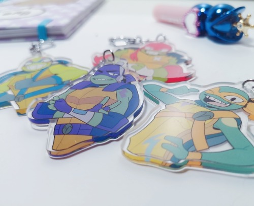 rottmnt-2k18:mortinfamiart:Hi Guys!Christmas is coming, and I have added some new goodies in my shop