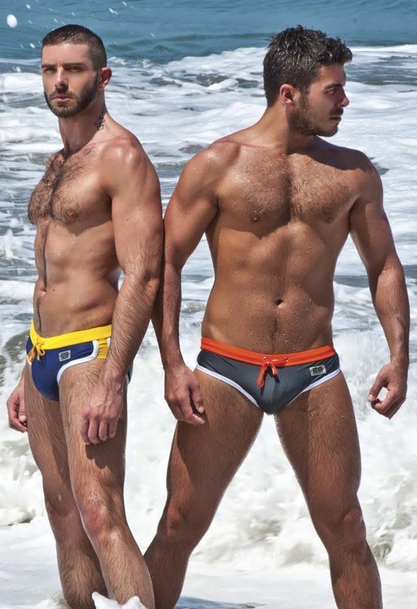 omofilofilos:  SPEEDOS ON MAN IS LIKE HEAVEN ON EARTH 