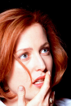 qilliananderson:  Gillian Anderson, 1999.