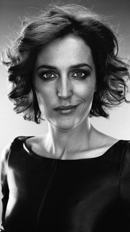 xfilesbaby:  Gillian Anderson  I Love this TUMBLR Blog, one of the Best!!!! For more Tons of Sensual