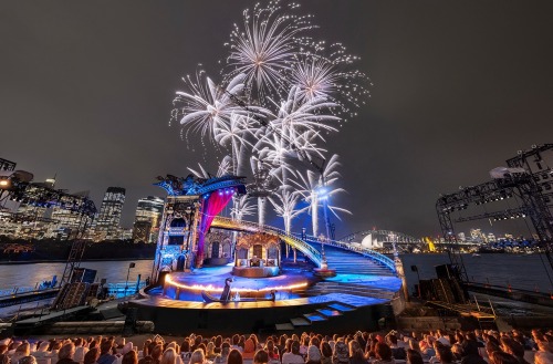 operafantomet:To fill the giant stage and scenery, the POTO Sydney Harbour offers just the right dos