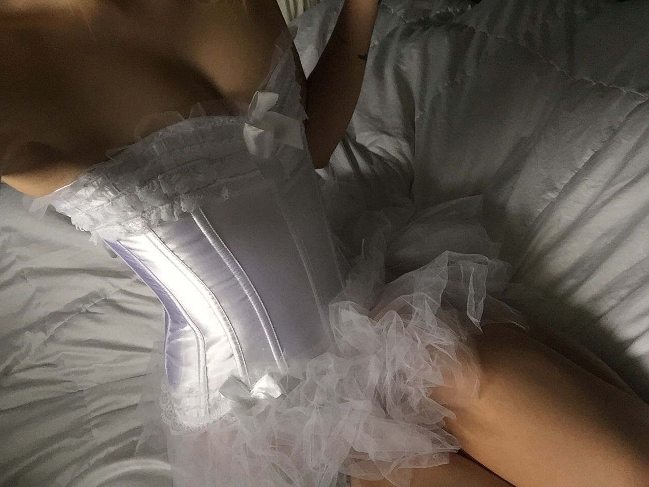 ialienslut:  what a pretty princess i am 👑💕