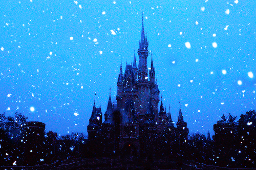 mickeyandcompany:  Snow at Tokyo Disneyland (x) 