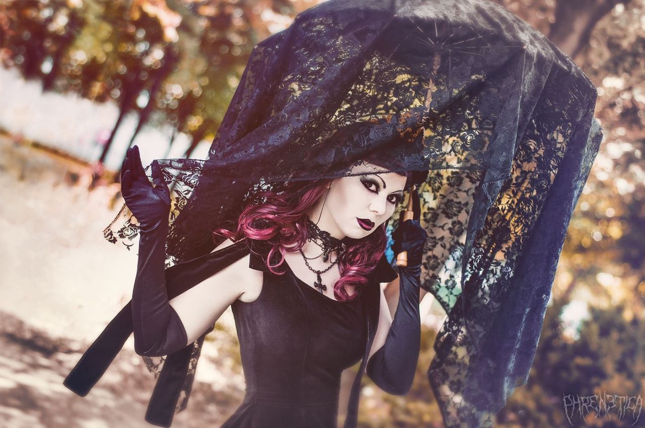 steamguy:  Model, MakeUp &amp; Styling: Luna AdularaPhotographer: PHRENETICA