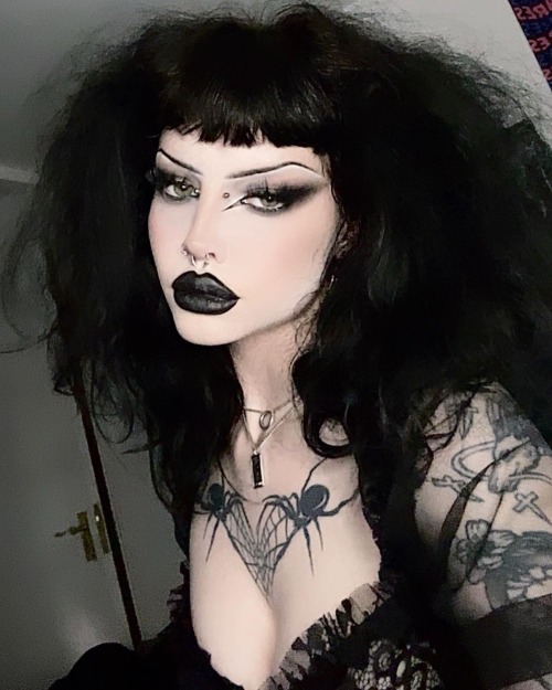 Hard To Resist A Sexy Goth. Especially If They're Thick And Curvy. To See The Pale Complexions In Contrast