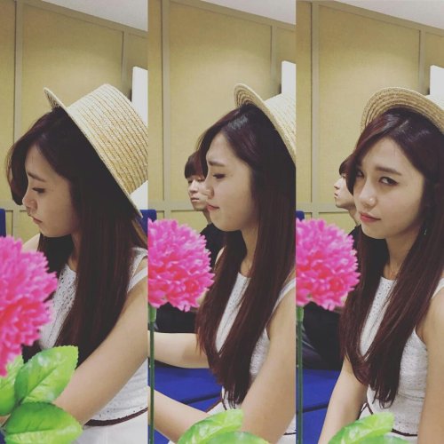 eunji's smile could grow flowers