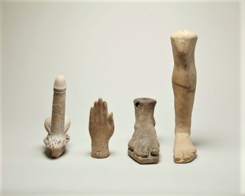 pipouch:  Offrandes romaines (ex-voto), terre cuite, datation ?  
