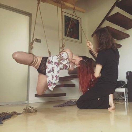 #snapshot by @_kurogami_ #ropebottom @tenshikowabisabi #ropetales #kirigamitenshiko #love #redhead #