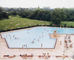 umbrellavein:  Andreas GurskyRatingen Swimming Pool1987