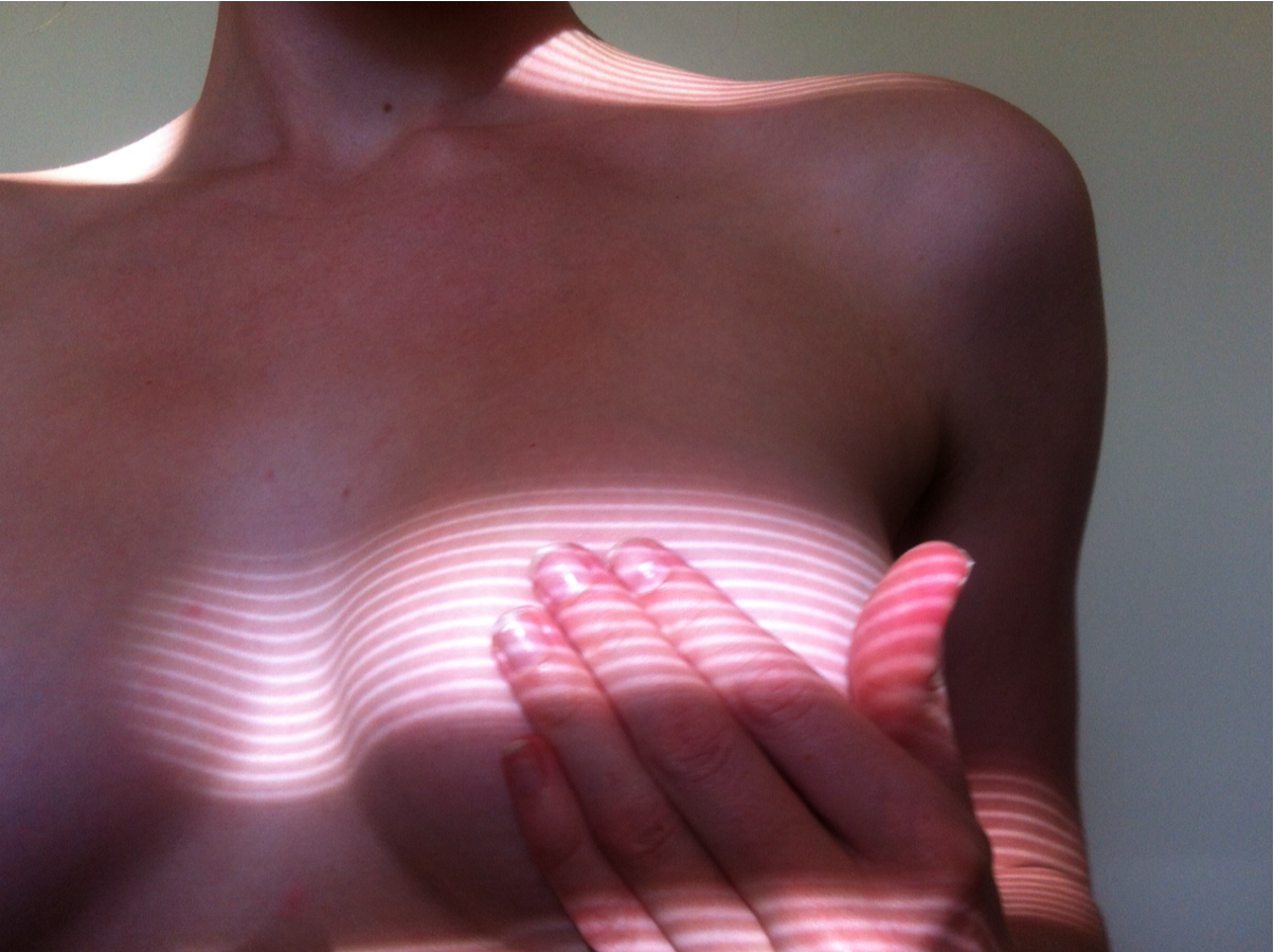 soy-chi:  5:33pm - I like it when the afternoon light falls into my room and creates