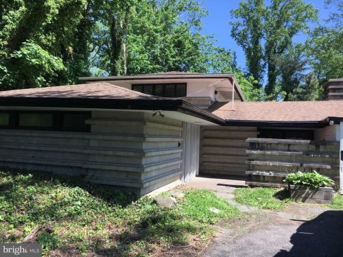 $170,000/5 br/2700 sq ftBridgeton, NJbuilt in 1967 - a Frank Lloyd Wright with a built in fur closet