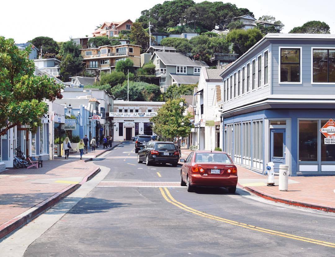 One of the shortest main streets in America. #rnifilms (at Tiburon, California)