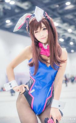 hot-cosplay-babes:  Bunny dva http://tiny.cc/fa3cny