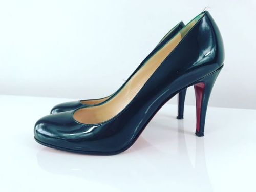 A business-savvy silhouette… CL Fifille 85 mm black patent with a hint of green (they look bl