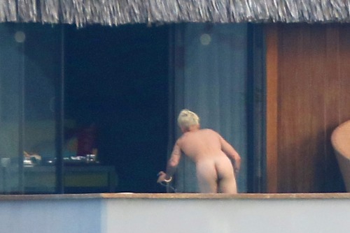 justinbieberbooty:  Damn wish you could bend over in front of me ;)