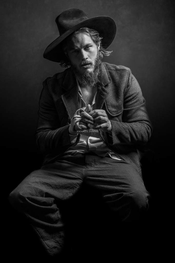 aperhapshand:  vimandvigour:  blog-girl-on-film:  Travis Fimmel by Amanda Demme 