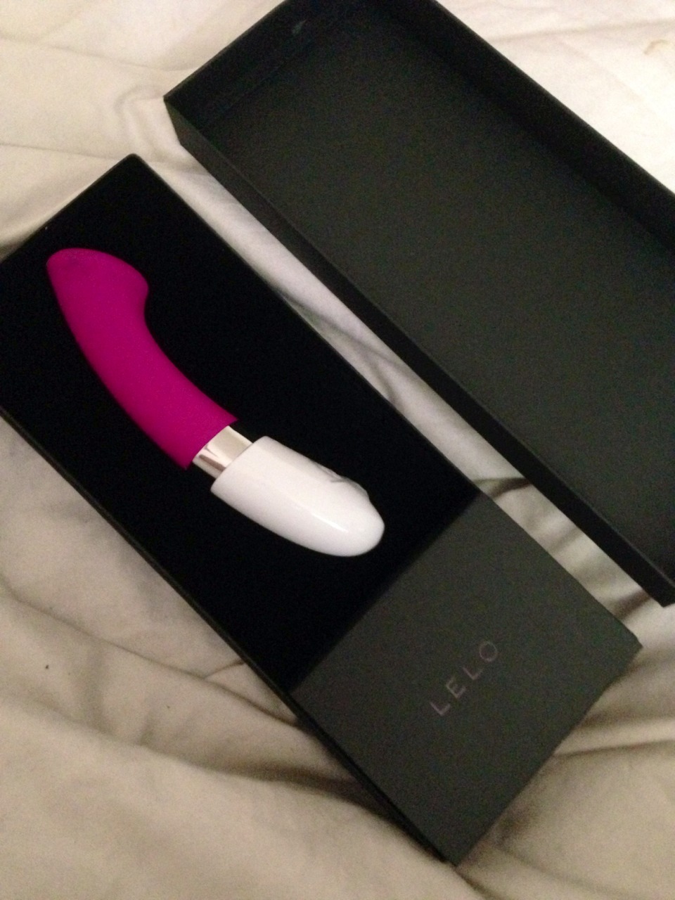 daintydirtydamsel:  alphapvssy:  This little mutt finally got her new toy *wags*