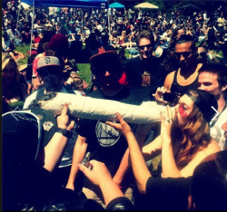 dank-dayz:  youknowyourestoned:  3.5 lb joint in San Francisco  Hit my post limit again, and it’s only 2pm ;-; 